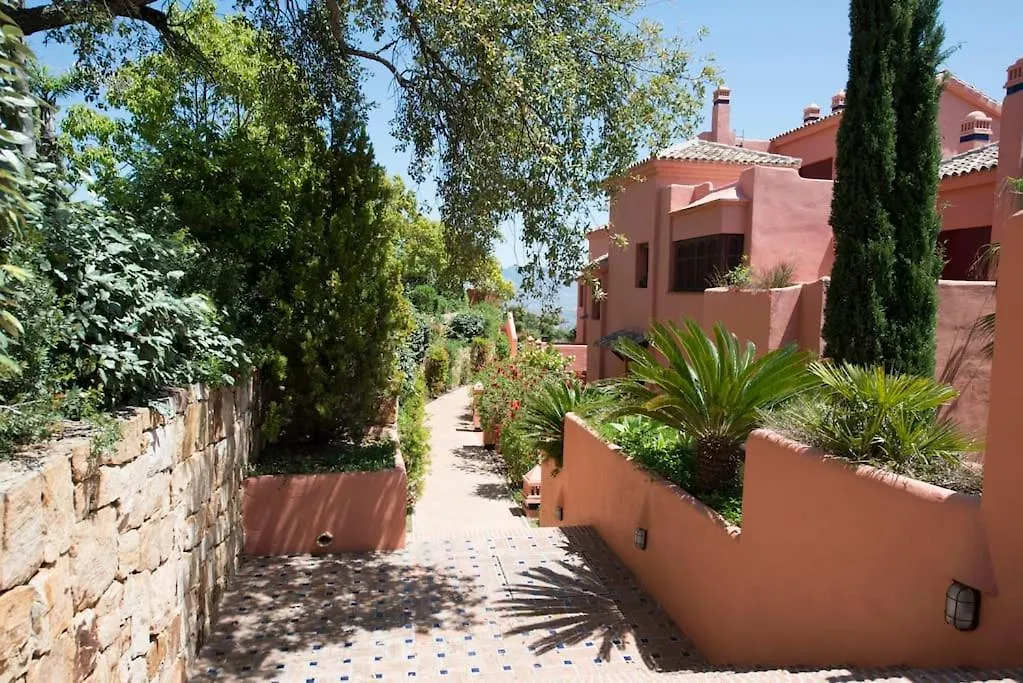 Luxury Apartment With Sea Views, Golf, Gym, Spa, 7 Pools Ojen Spain