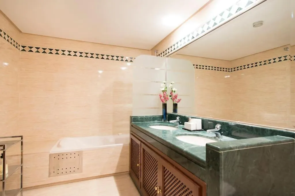 Luxury Apartment With Sea Views, Golf, Gym, Spa, 7 Pools Ojen