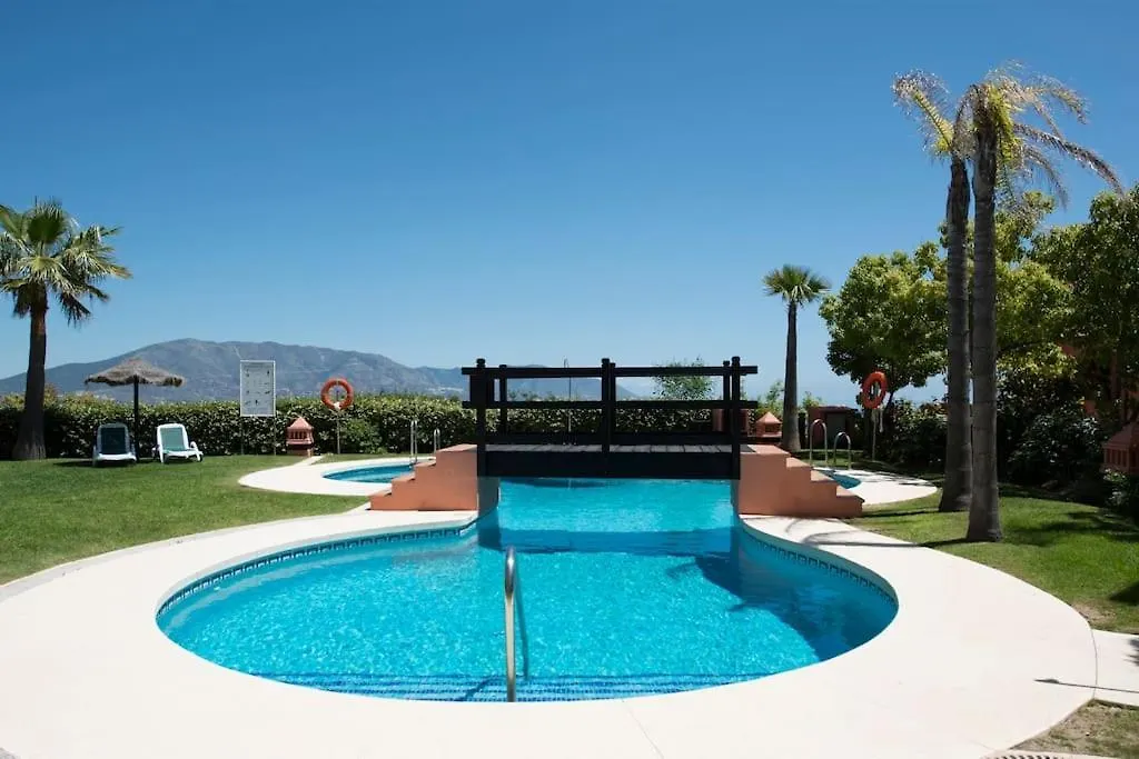 Luxury Apartment With Sea Views, Golf, Gym, Spa, 7 Pools Ojen 0*,